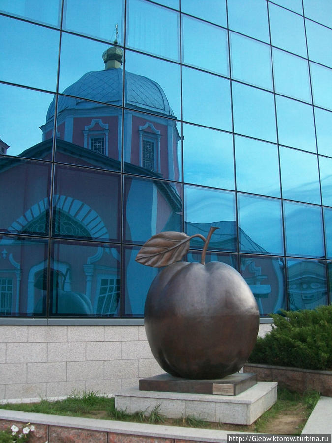 Памятник яблоку