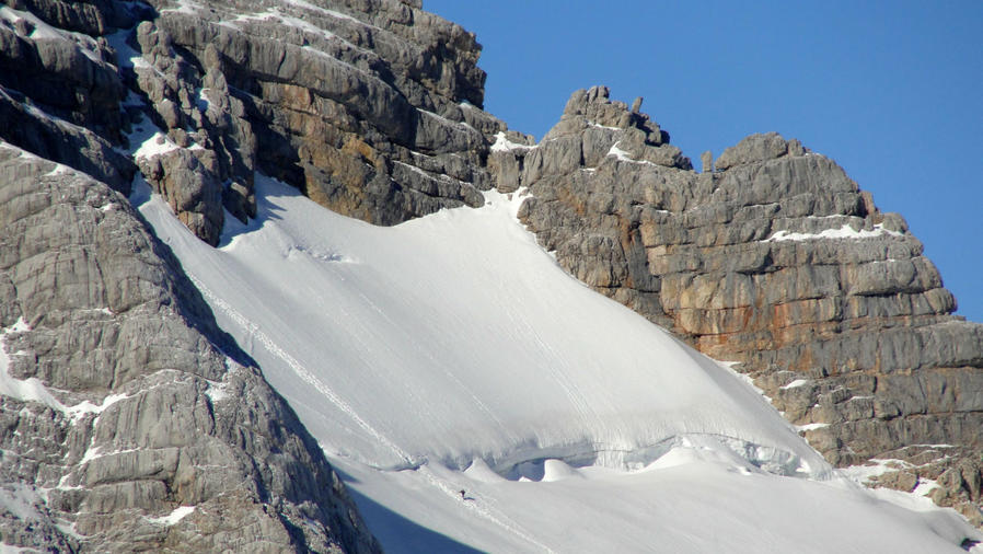 Первые альпинисты уже лезут наверх Рамзау-ам-Дахштайн, Австрия