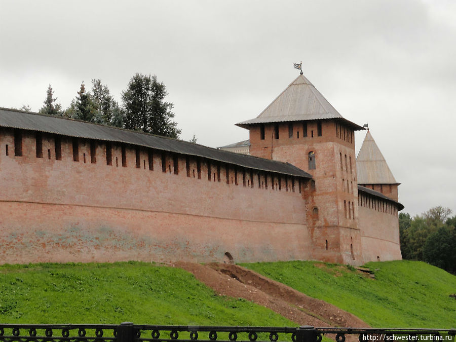 Археологический раскоп у стены Детинца Великий Новгород, Россия