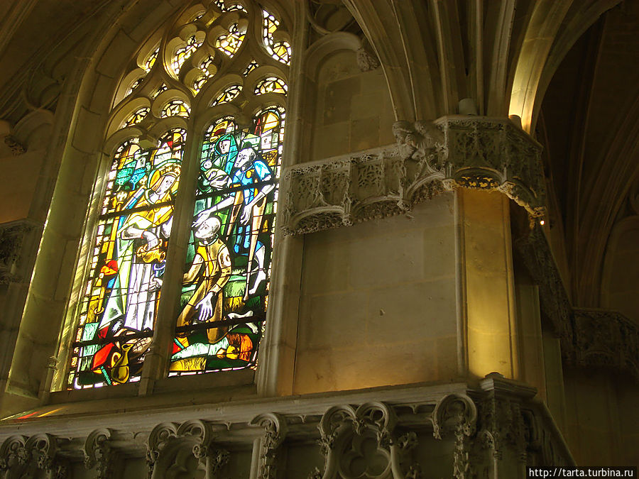 В часовне царит тишина и легкий полумрак.