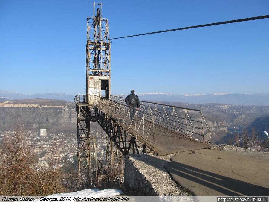 Заброшенное ПТУ в Чиатуре (Грузия, Имерети) Чиатура, Грузия