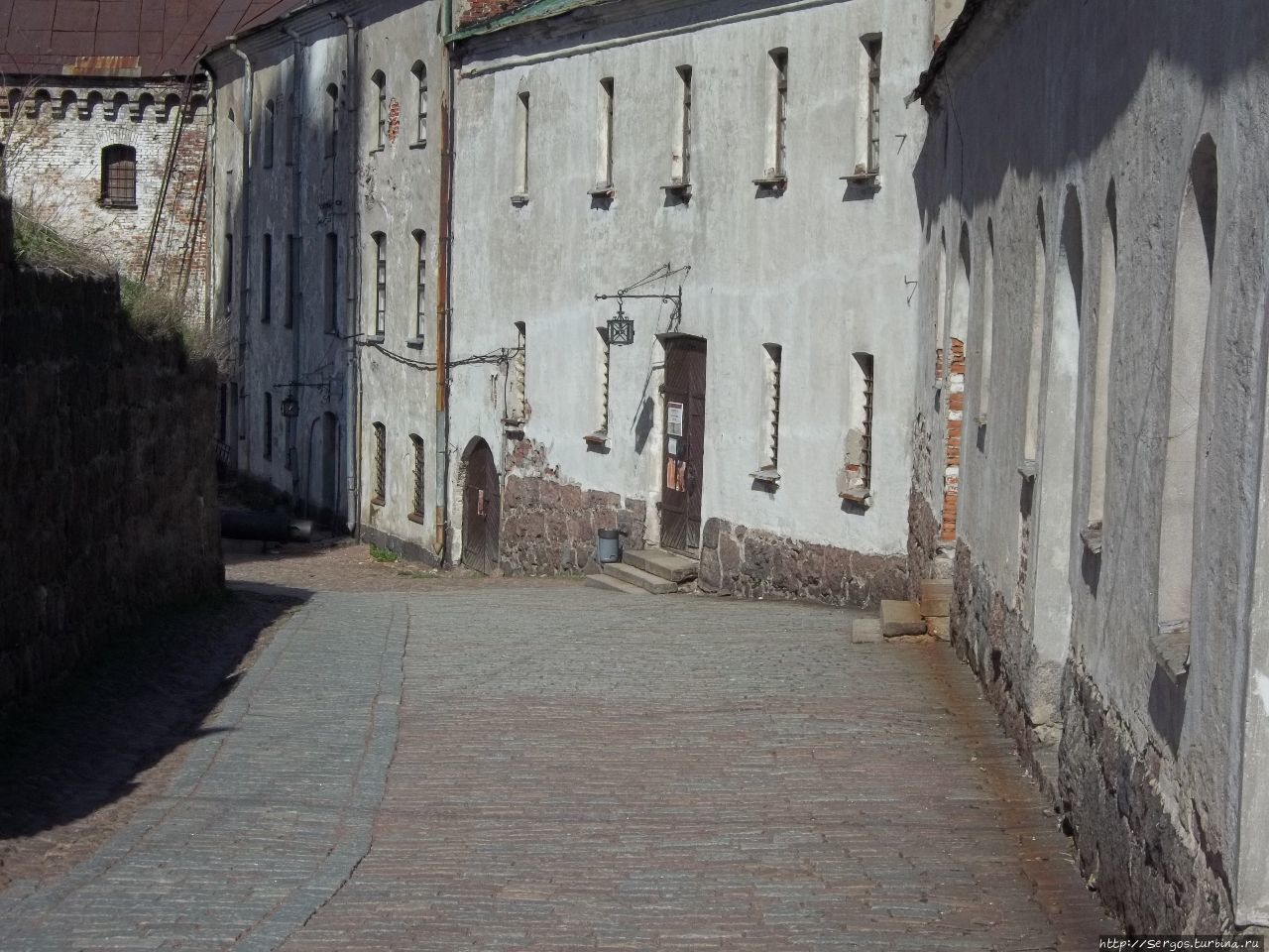 Двор на замок средне-московская 7. Задний двор замка гача. Тула фирма ооо двор на замок. Задний двор замка. Двор на замок тула.