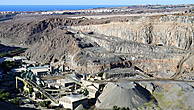 Добыча полезных ископаемых и производство отделочного камня хорошо развиты на острове.
