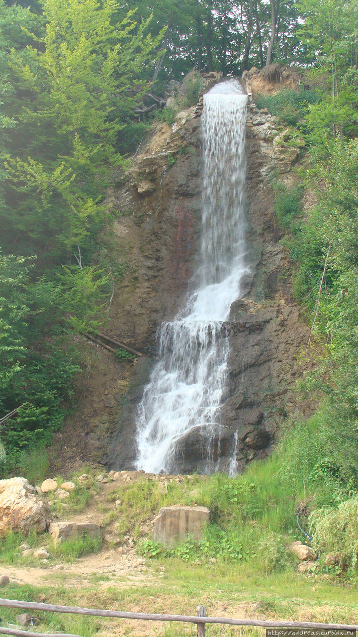 Водопад по пути в Ваду Из