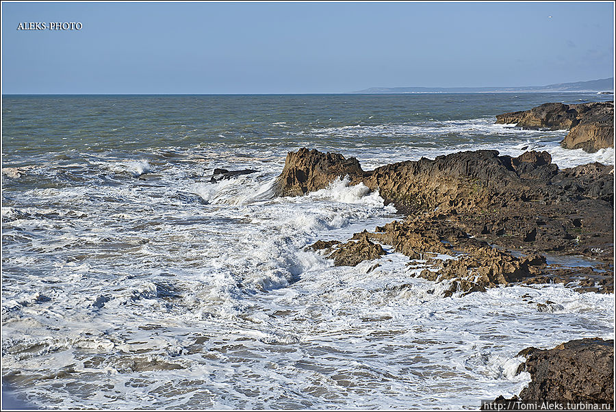 Суровый Атлантический океан...
*