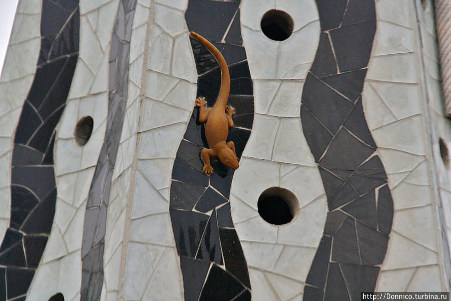 вот традиционная и столь любимая ящерица Гауди Барселона, Испания