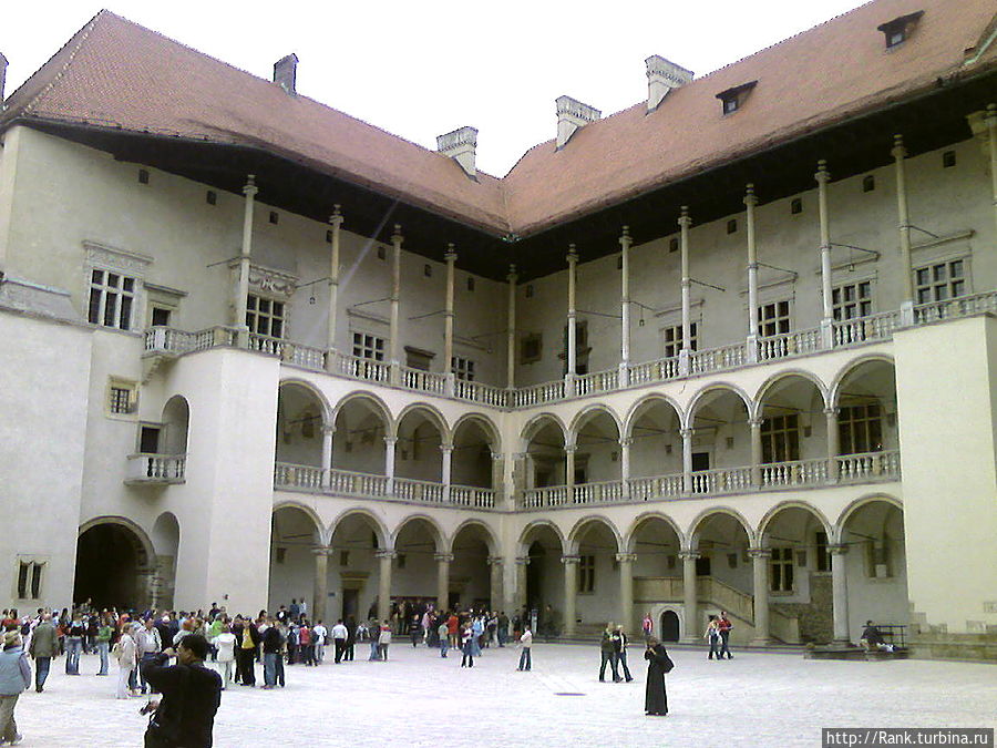 Вавель, внутренний двор замка Краков, Польша