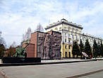 Площадь Победы с артиллерийским орудием, установленным в память о бойцах сформированного в городе 943 артиллерийского полка.