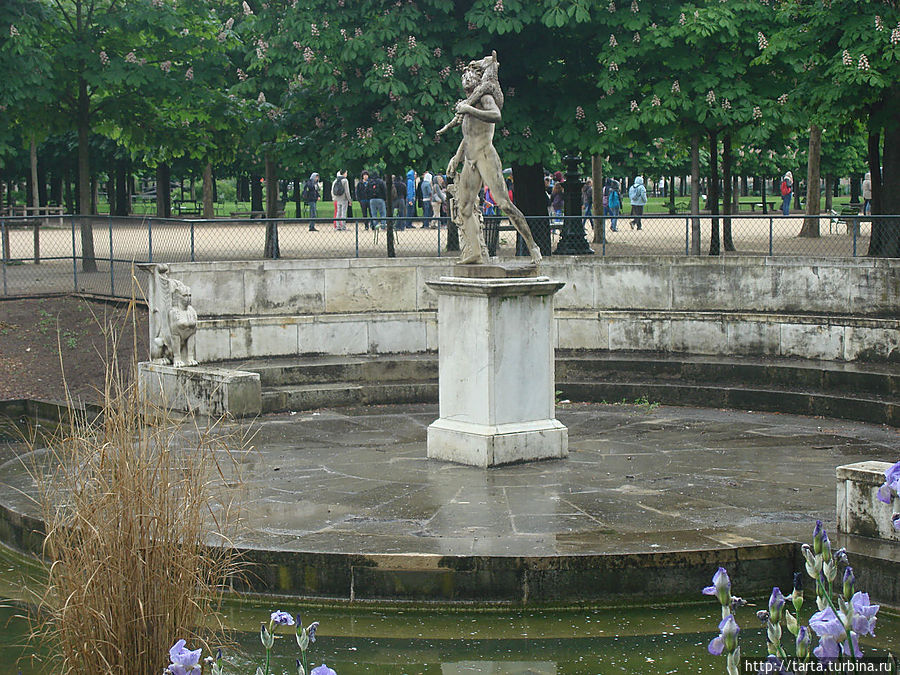 Одна из статуй Париж, Франция