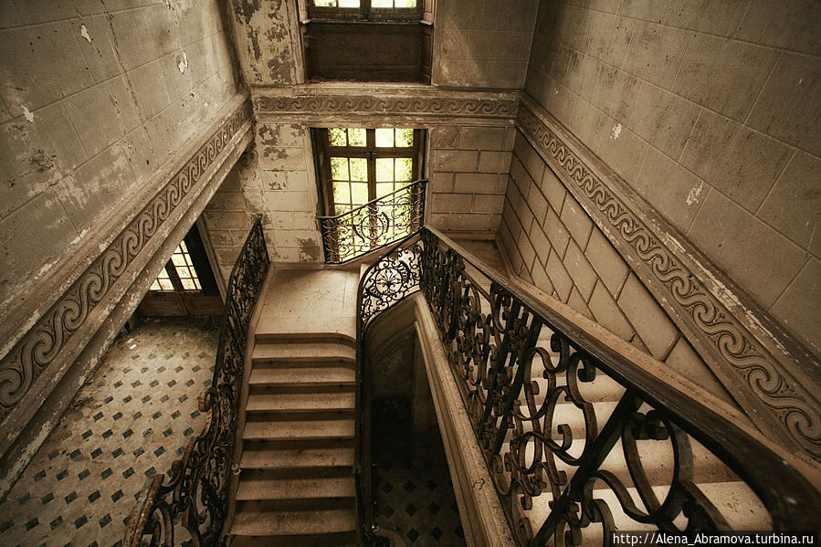 центральная лестница замка Франция