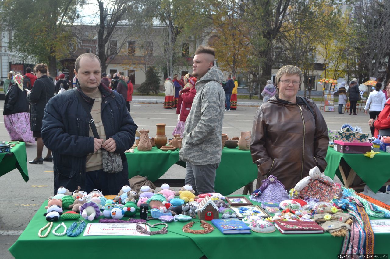 Торговые ряды на Площади Ленина Энгельс, Россия