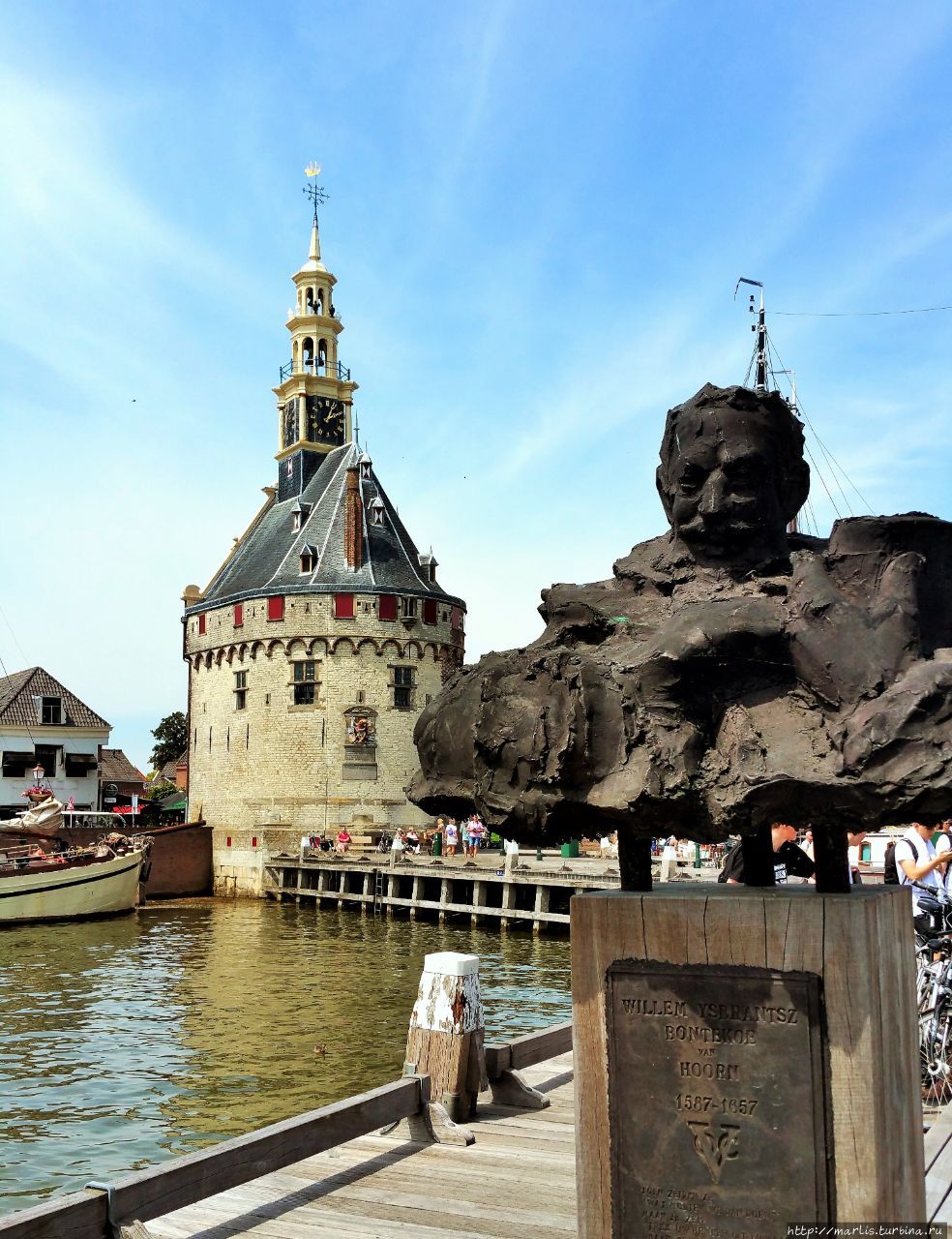 Виллем Бонтеке (2 июня 1587, Хорн — 1657) — шкипер Голландской Ост-Индской компании и мемуарист. Виллем Бонтеке в качестве капитана проделал только один рейс, растянувшийся на несколько лет (1618—1625), однако описание приключений, случившихся при этом, впервые изданное в 1646 году, сделало его знаменитым в Нидерландах. Виллем Бонтеке (2 июня 1587, Хорн — 1657) — шкипер Голландской Ост-Индской компании и мемуарист. Виллем Бонтеке в качестве капитана проделал только один рейс, растянувшийся на несколько лет (1618—1625), однако описание приключений, случившихся при этом, впервые изданное в 1646 году, сделало его знаменитым в Нидерландах.