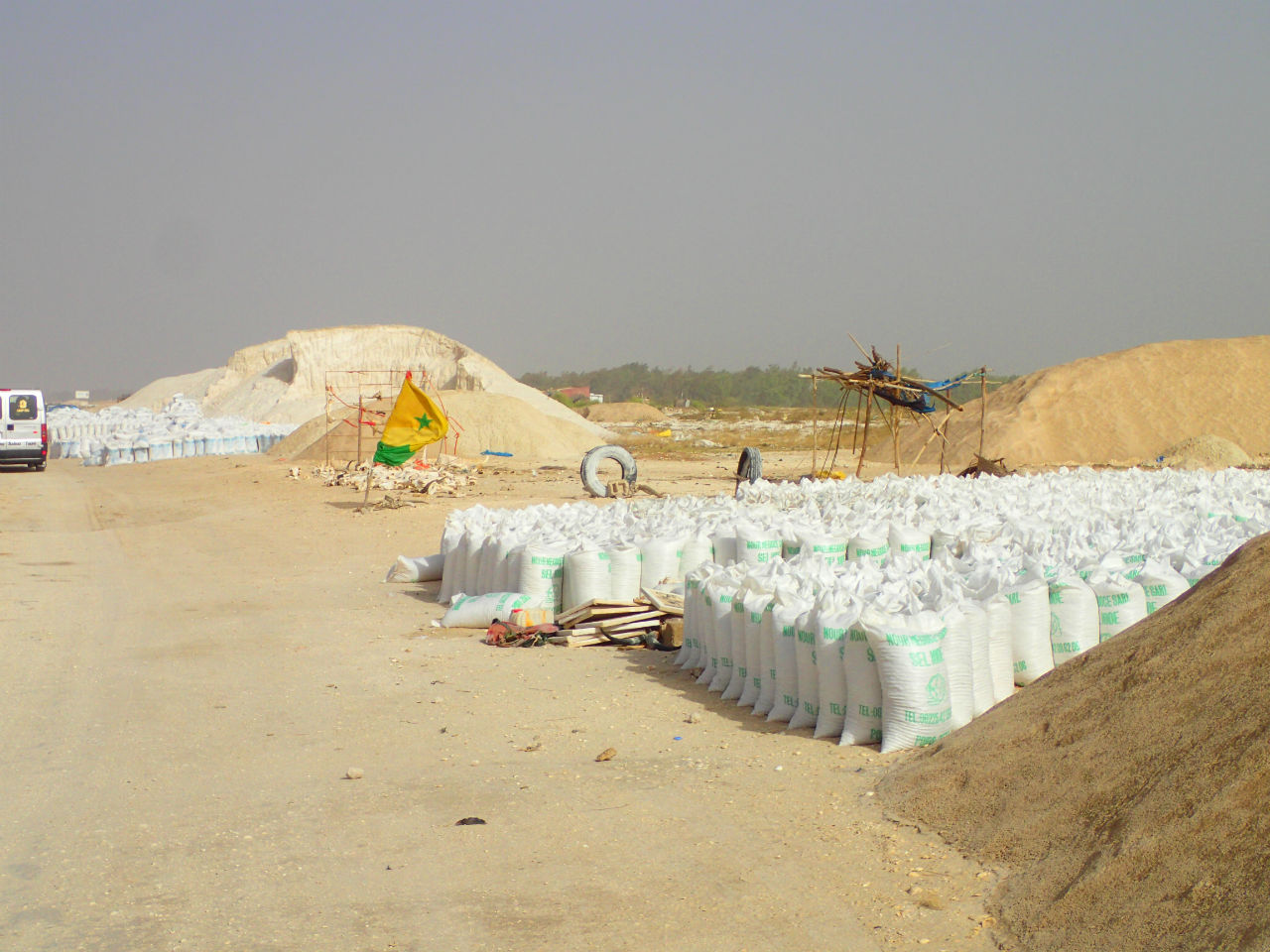 Озеро Ретба. Розовое на белом Сенегал