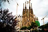 Про церковь Святого Семейства уже много написано, оно и понятно, главный символ Барселоны, достопримечательность мирового масштаба, от себя же добавлю, что строение действительно оригинальное, как и все творения Гауди, притягивает толпы туристов, выстраивающихся в длинные очереди, ни сколько не умоляю грандиозность данного объекта, но как обычно бывает, думал, что она гораздо больше.