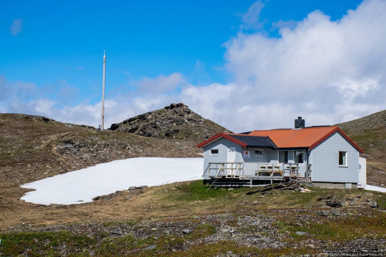 Станция спасателей у озера Гуоласъяври (Guolasjavri), Лапландия, Северная Норвегия.