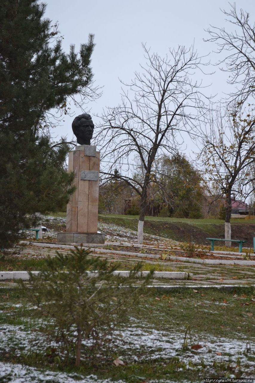 Памятник Ф.И.Панферову Вольск, Россия