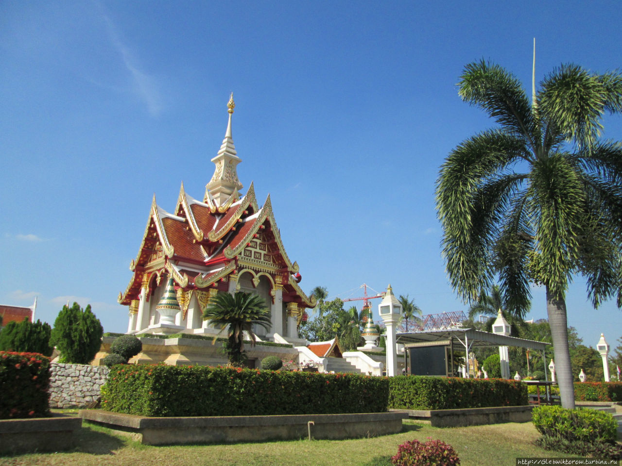 Прогулка по центральной площади города Удон-Тани, Таиланд