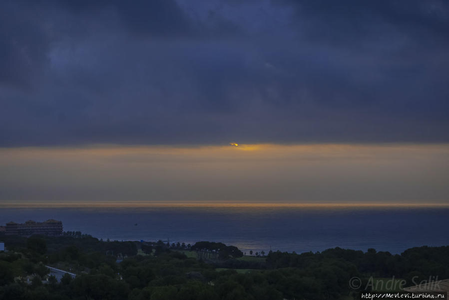 Рассвет над морем Ситжес, Испания