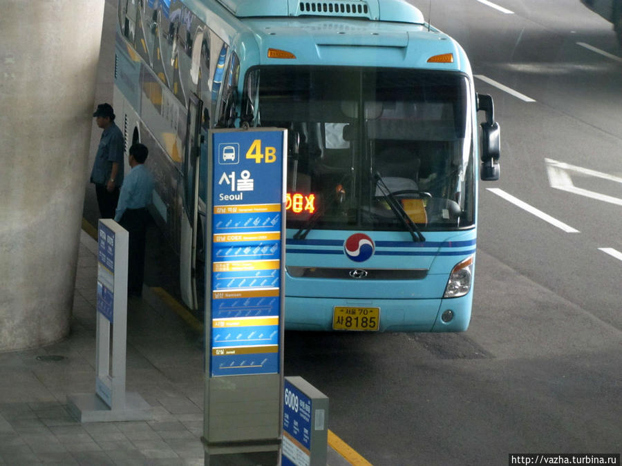 Один из автобусов. Сеул, Республика Корея