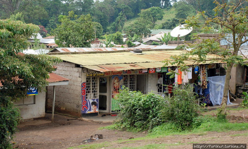 Дом-магазин у дороги Серенгети Национальный Парк, Танзания