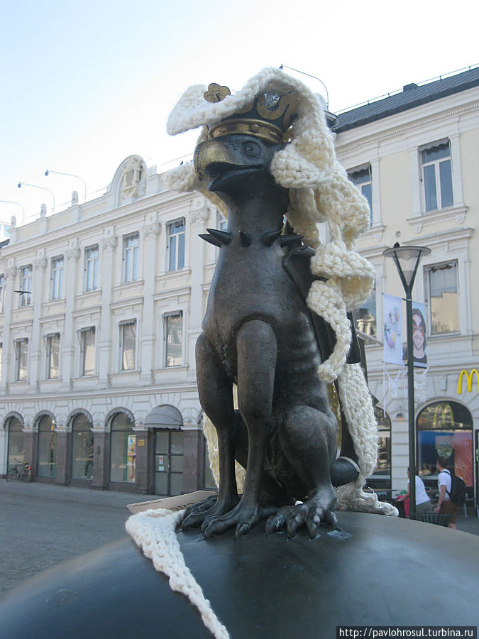 Гургулья на площади Адольфа