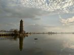 Пагода Феникса на берегу реки Хан