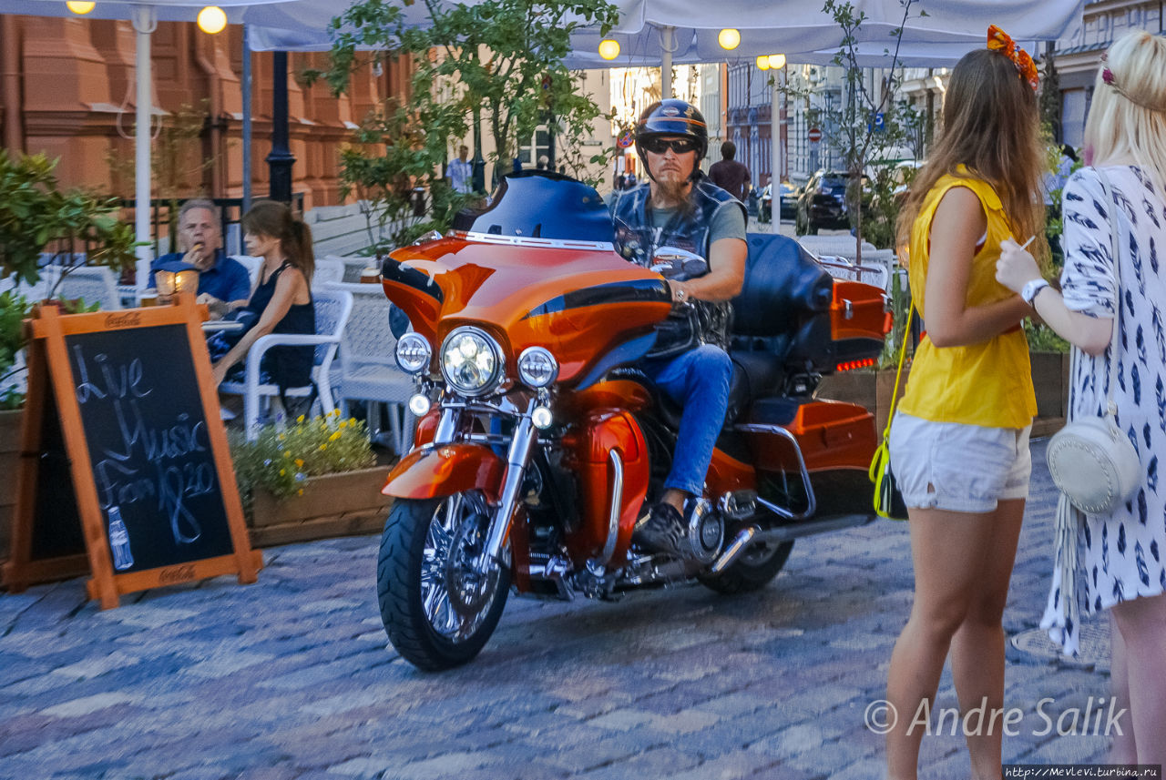 Флешмоб. Обнимашки .Старая Рига. Домская площадь. Рига, Латвия