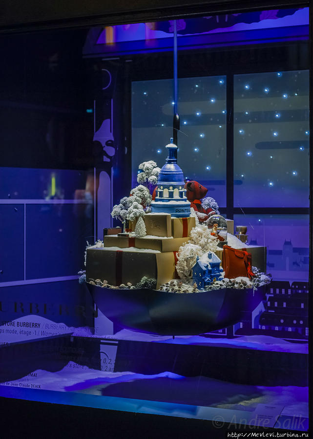 Любовался витринами Magasins Printemps à Paris Париж, Франция