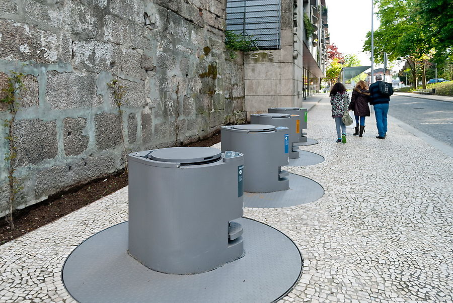 Продвинутым городам положены продвинутые подземные урны. Гимарайнш, Португалия