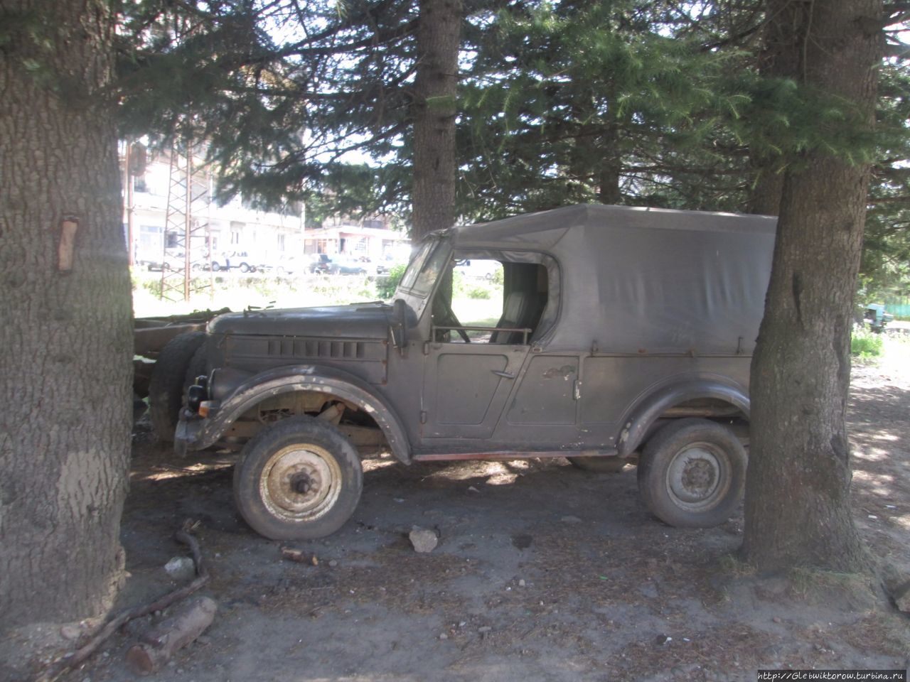 Прогулка к шахте и мосту через реку Ткибулу Ткибули, Грузия