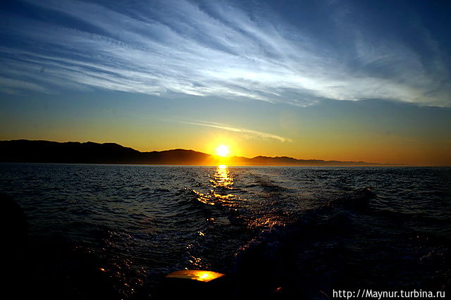 Закат.  Вид  с  моря Южно-Сахалинск, Россия