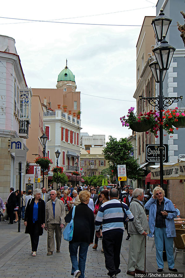 Пешеходные улицы Гибралтара Main Street и Irish Town Street Гибралтар город, Гибралтар