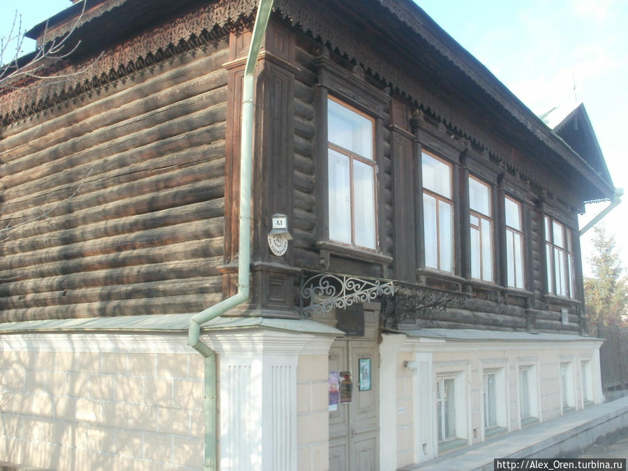 В этом доме жил писатель Мамин-Сибиряк. Екатеринбург, Россия