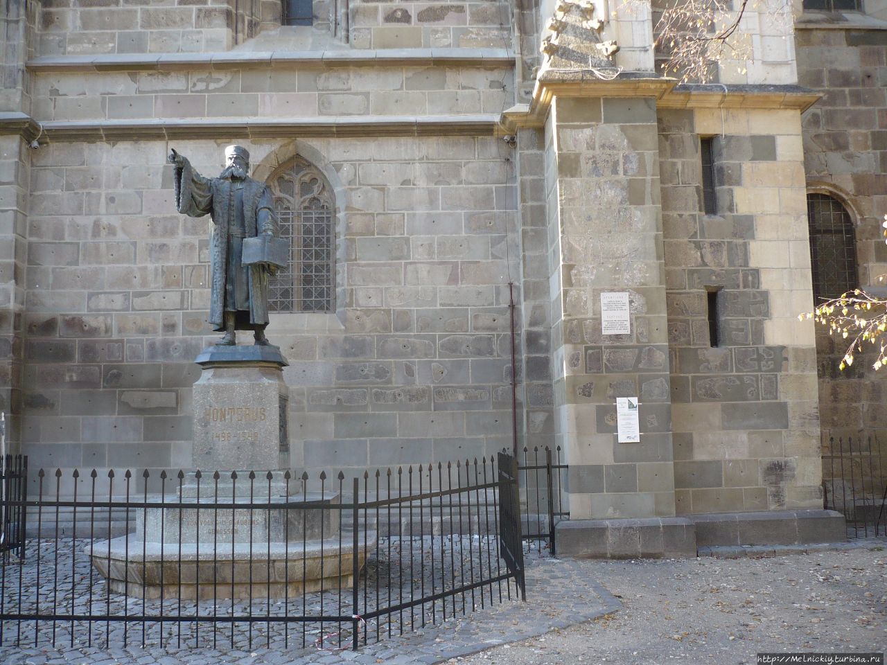 Памятник Йоханнесу Хонтерусу / Monument to Johannes Honterus