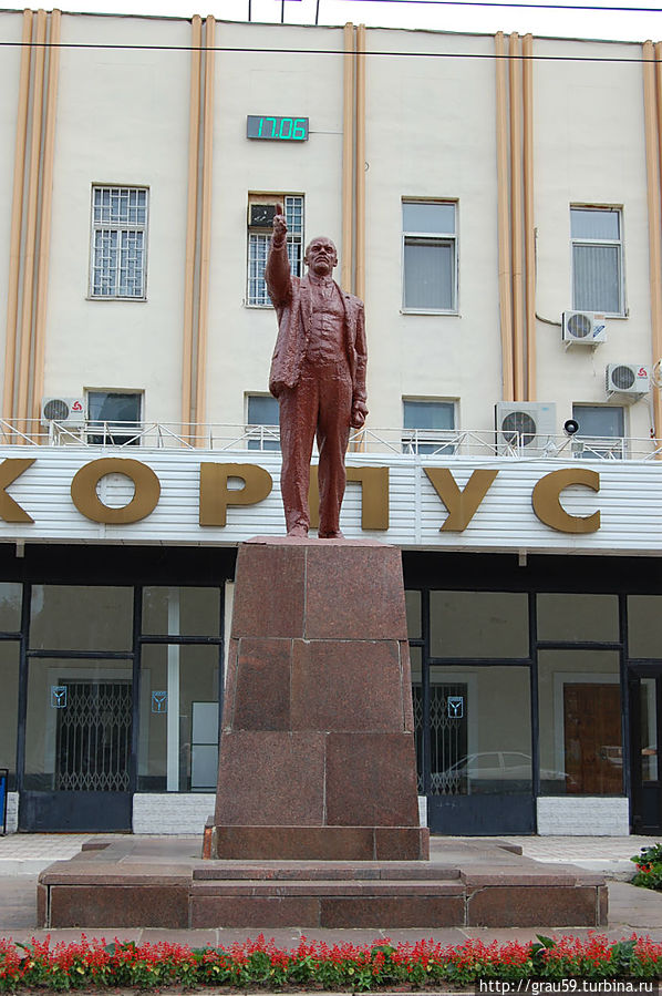 Памятник В.И.Ленину Саратов, Россия