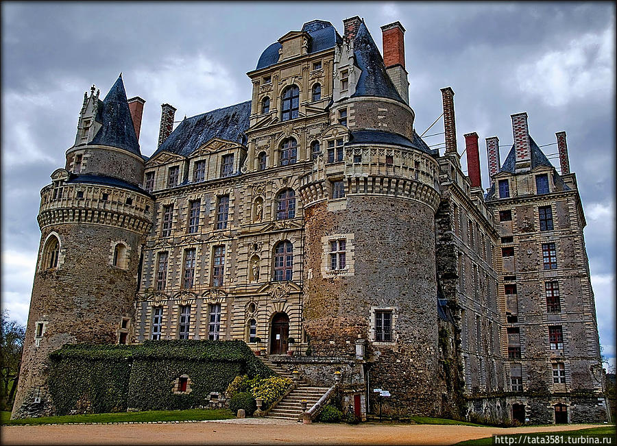 сен бенуа сюр луар церковь. замок гарибальди в самаре. замок венсен франция. замок кэрнарфон, уэльс,. замок гарибальди хрящевка.